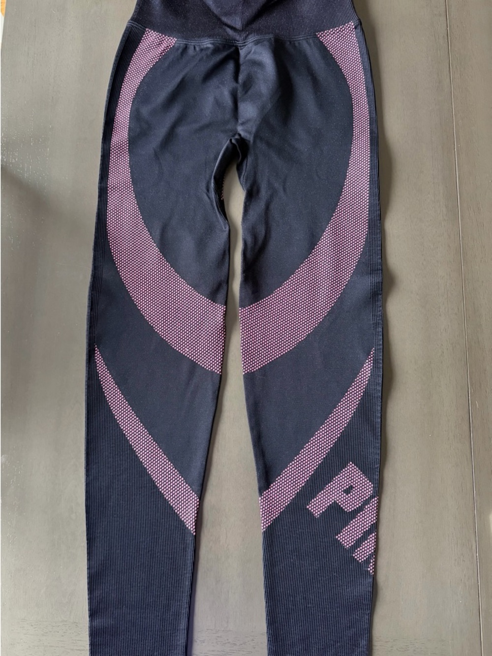 VS Pink. Black and Pink Graphic Leggings